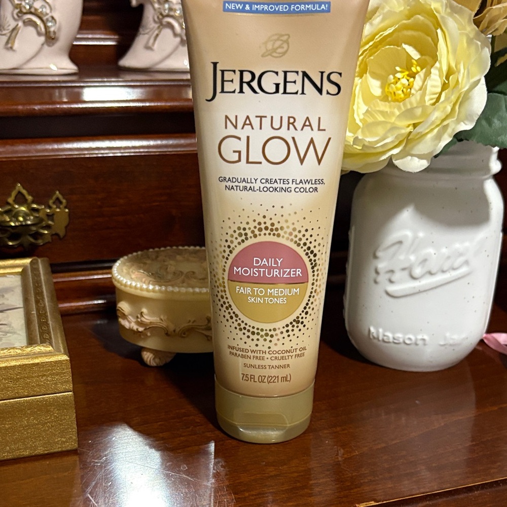 CLEARANCE 
Jergens Natural Glow Daily Moisturizer